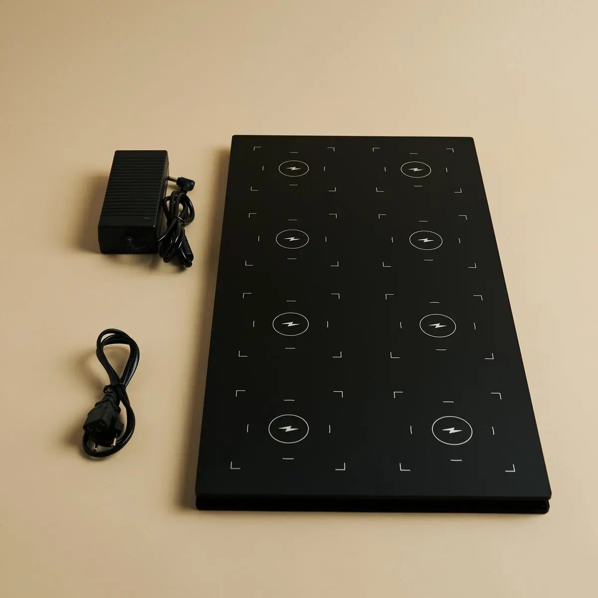 Combi Set Professional – 8 x De Pijp Mini Mouse Grey Rechargeable Table Lamps & 1 x Central Station Wireless Charging Station with Qi-Technology