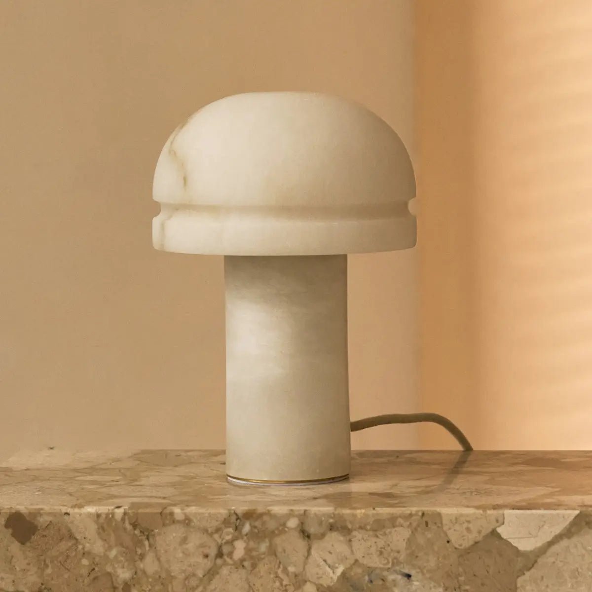 Leonardo Stylish Alabaster Lamp – Elegant Lighting for Your Home