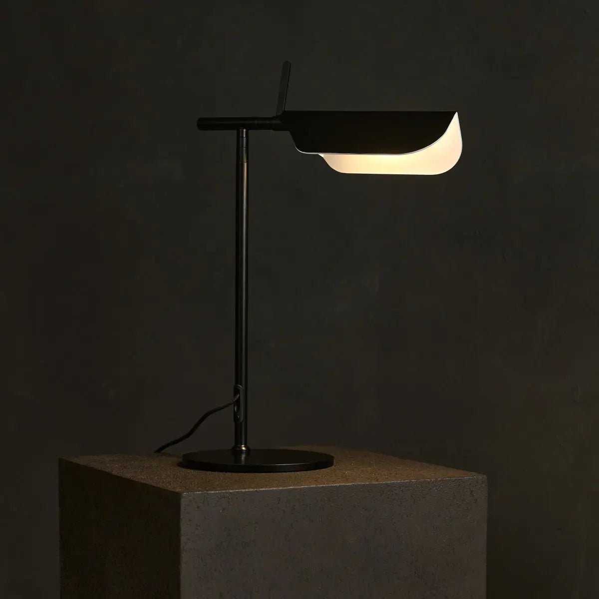 Marcello Black Metal Dresser Lamp – Modern Scandinavian Design