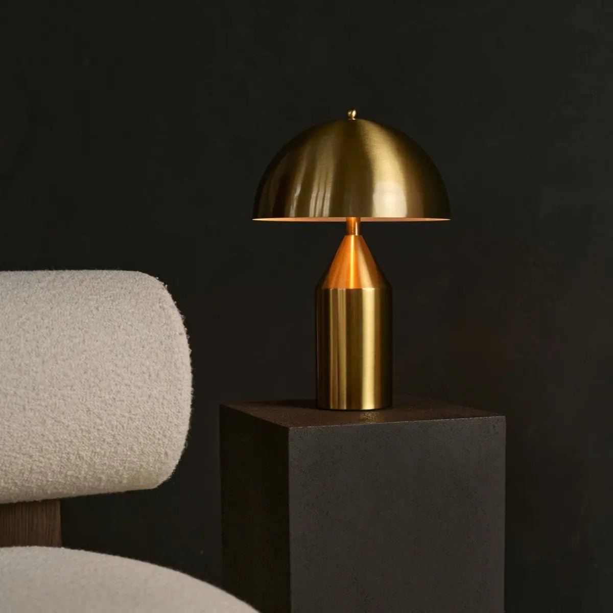 Otto Gold Dressoir Lamp – Stylish Metal Table Lamp for Any Room