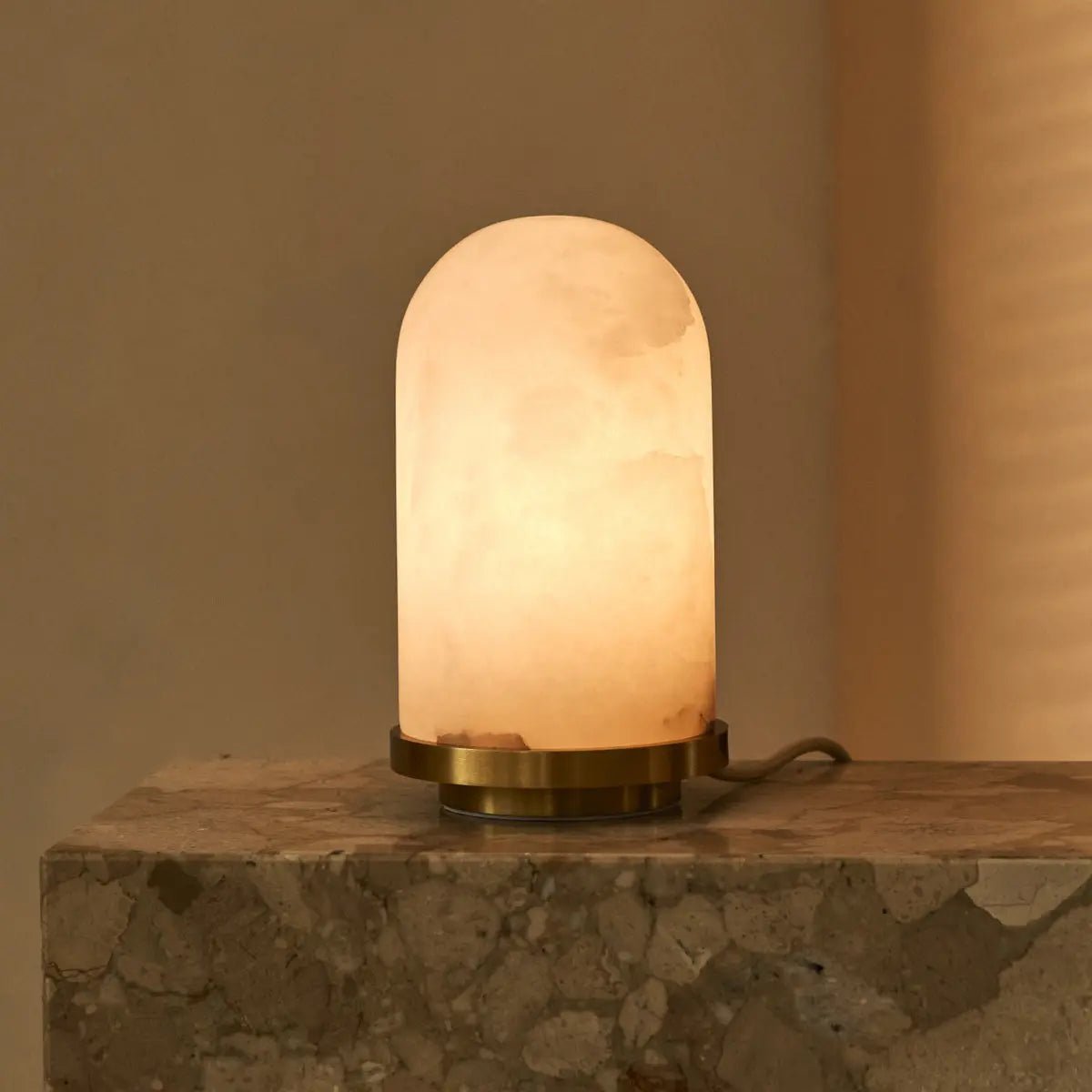 Mateo Stylish Alabaster Lamp with Gold Bottom - Stylish design
