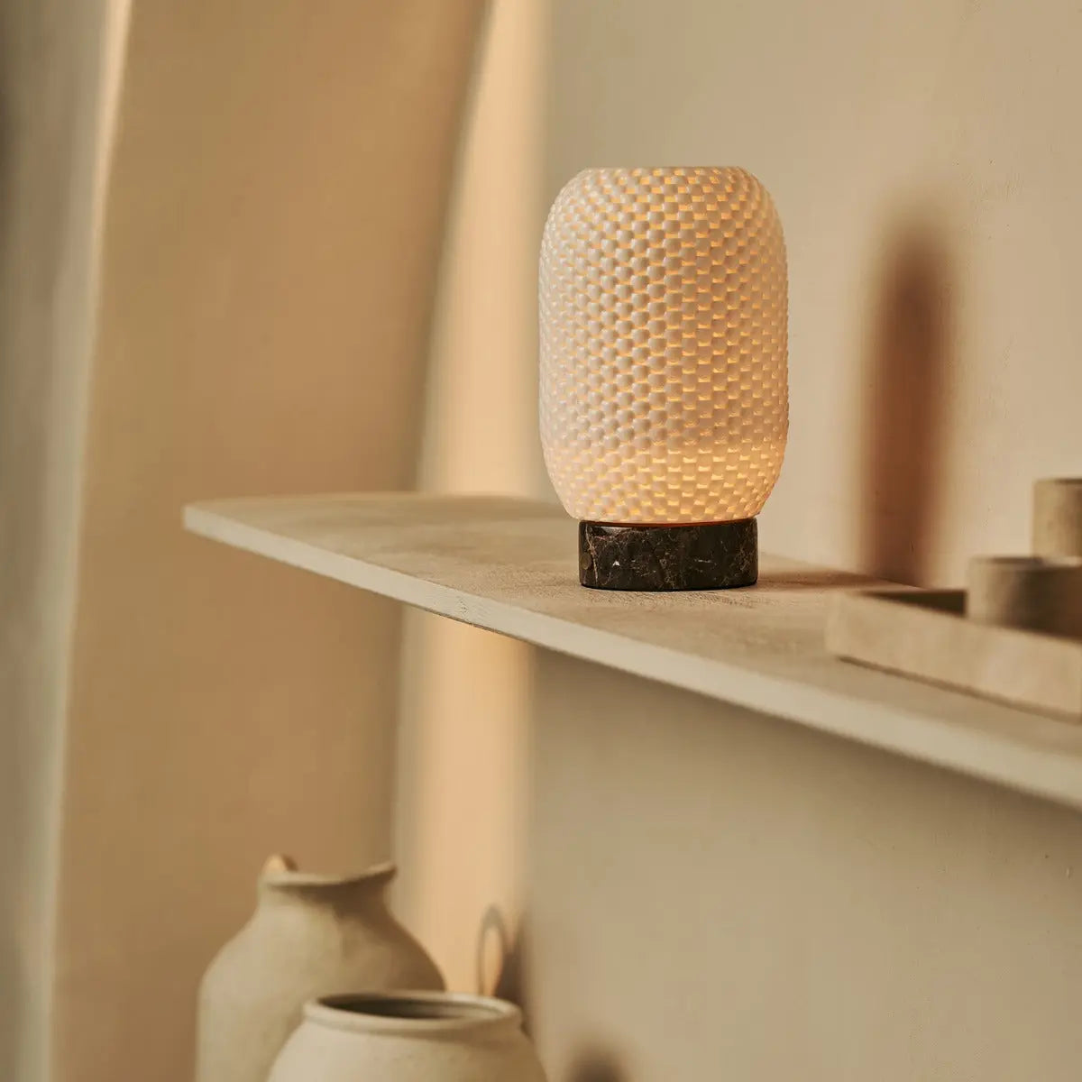 Aurora Marble Cordless Table Lamp in 3D-Printed Porcelain – Rechargeable, Dimmable & Up to 100 Hours of Light