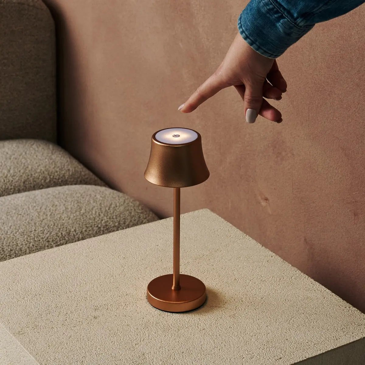 De Pijp Mini Copper Rechargeable Table Lamp – Wireless Charging, Dimmable Lamp & 3 Light Colors