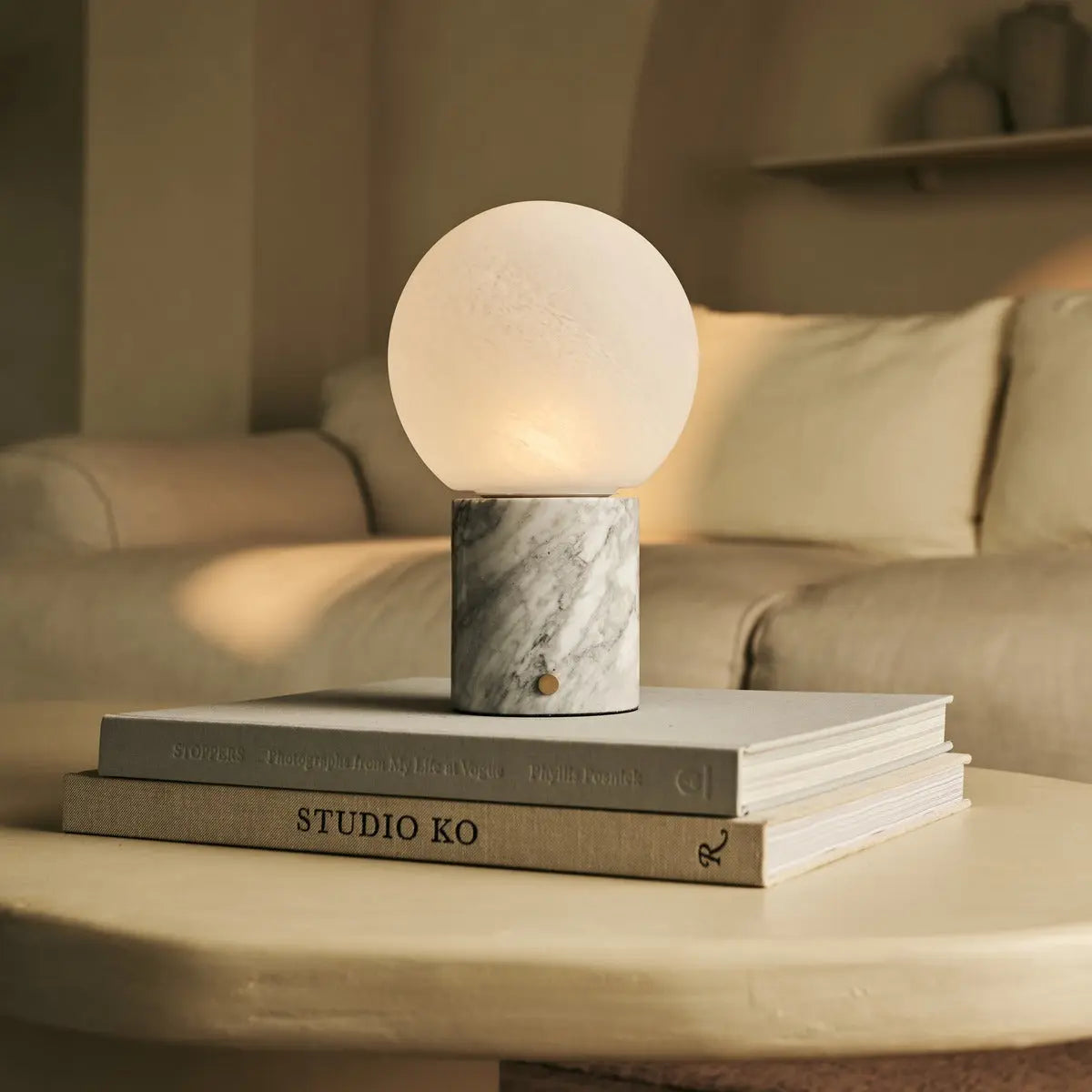 Metsu White / Bianco Statuarietto – Classic Marble Rechargeable Table Lamp with 3 Light Colors & Dimming Function
