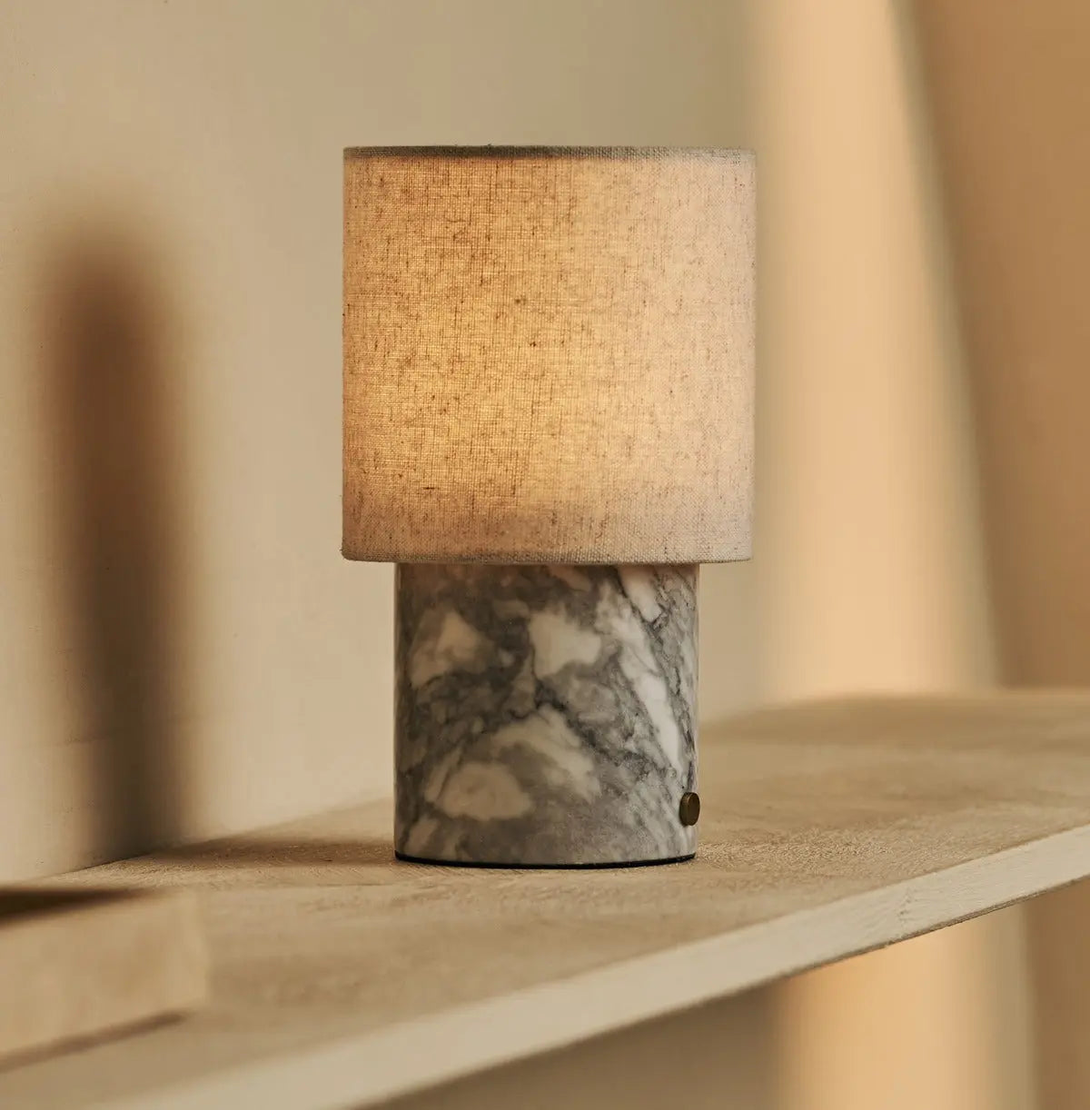 Onoda White / Bianco Statuarietto – Marble Rechargeable Table Lamp – With Linen Interchangeable Lampshade & Rechargeable Design