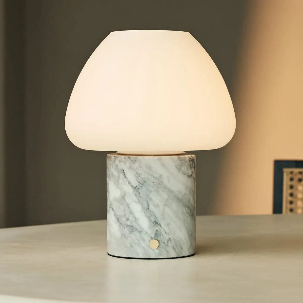 Ostade White / Bianco Statuarietto – Unique Marble Rechargeable Table Lamp with 3 Light Colors & Dimming Function