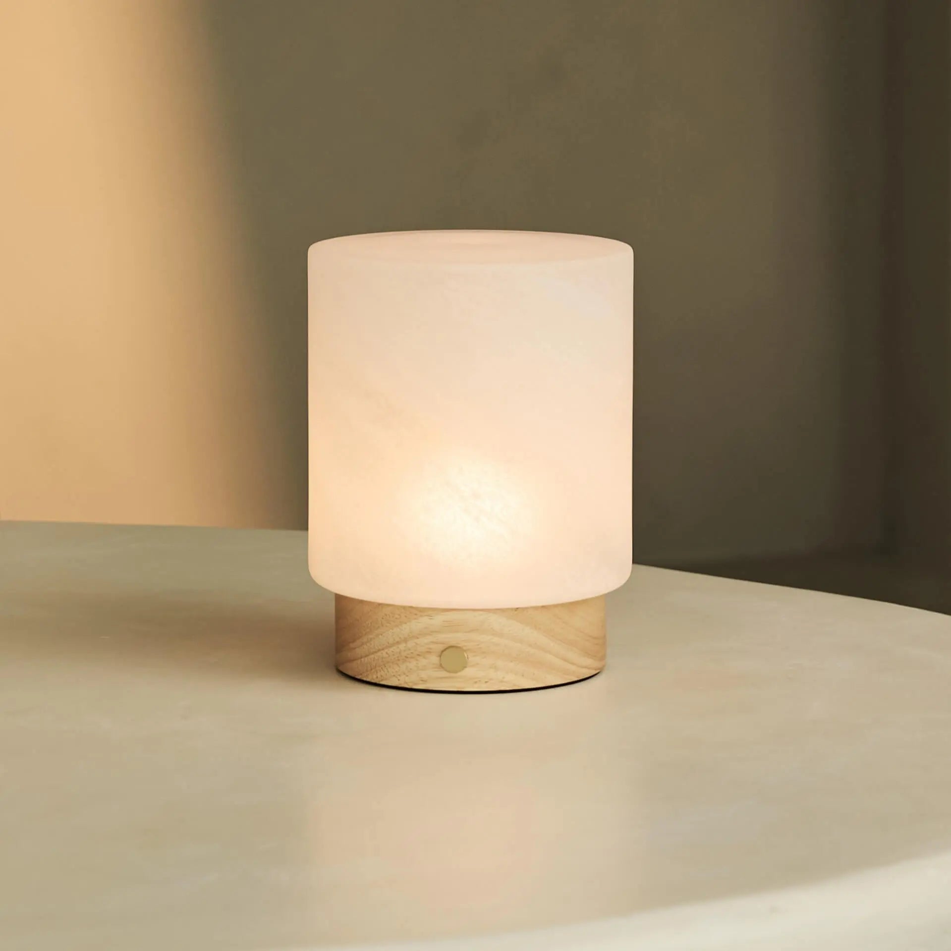 Pien Light Brown Wooden Table Lamp – Rechargeable, Dimmable & Up to 100 Hours of Battery