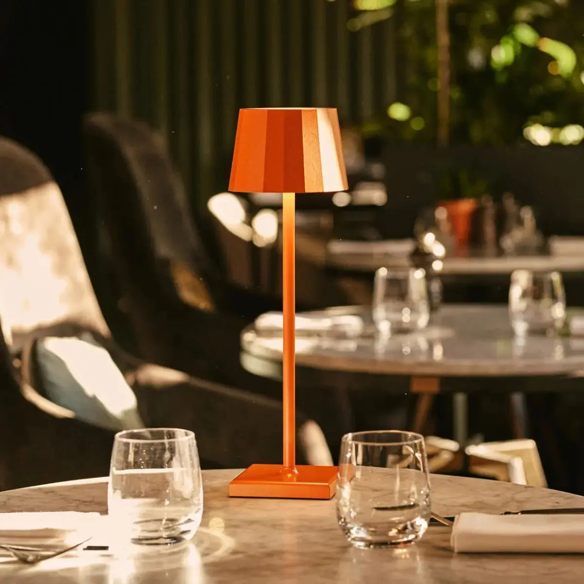 Combi Set Professional – 8 x Wouter Blossom Orange Rechargeable Table Lamps & 1 x Central Station Wireless Charging Station with Qi-Technology