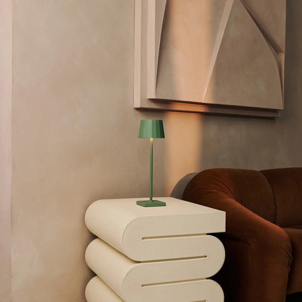 Wouter Sage Green Rechargeable Table Lamp – Wireless Charging, Dimmable, 120-Hour Battery Life