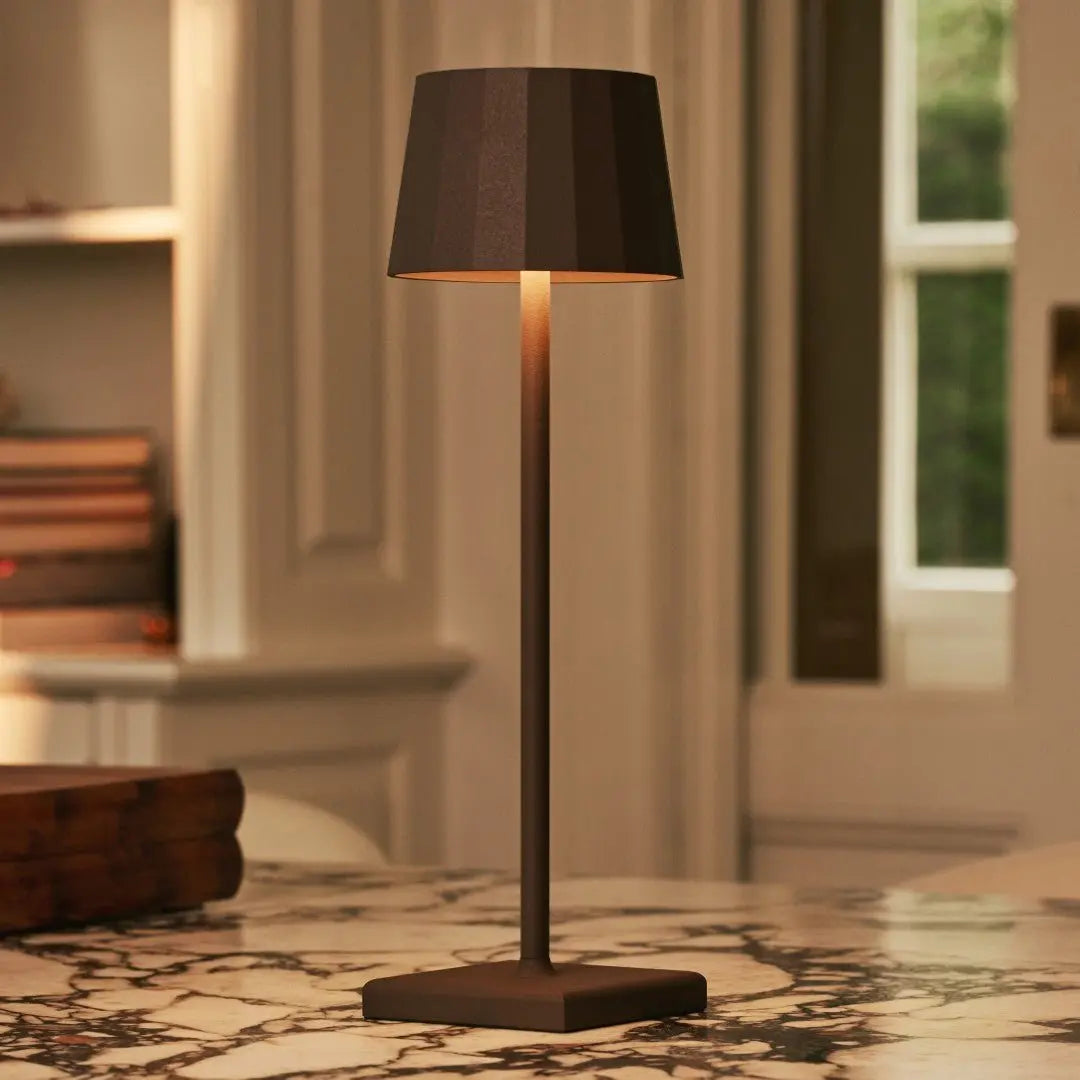 Combi Set Professional – 4 x Wouter Mocha Brown Rechargeable Table Lamps & 1 x Amstel Wireless Charging Station with Qi-Technology